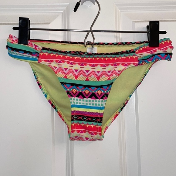 FOREVER 21 fun,geometric design strapless bikini set in Women’s size Small - Picture 8 of 14